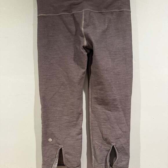 Lululemon Size 6 Cropped Leggings Gray Heather – 19” Inseam - Picture 2 of 3